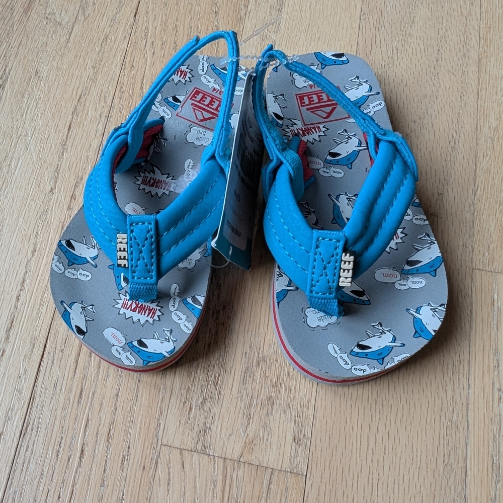 NWT Reef flip flops size 3/4 shark print